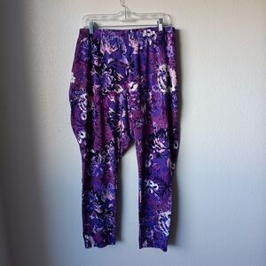 💜3/$25 Roaman's 3X 30/32 Purple Floral Leggings
